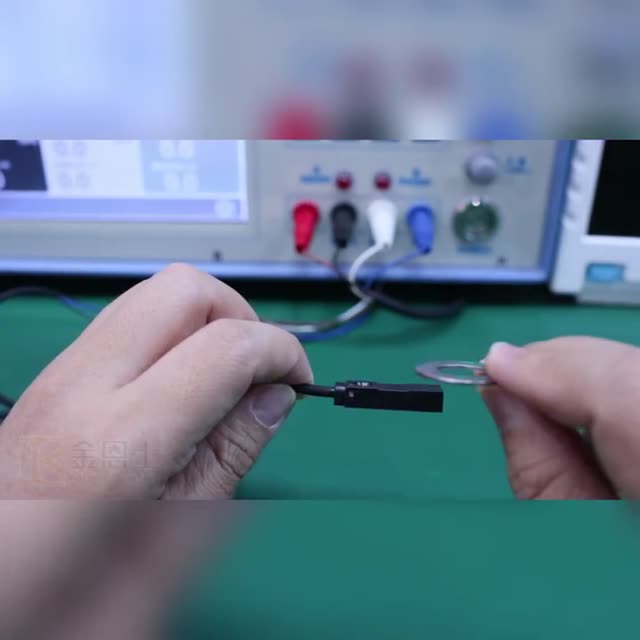 Q104 / Q102.5 方形接近开关演示 视频封面