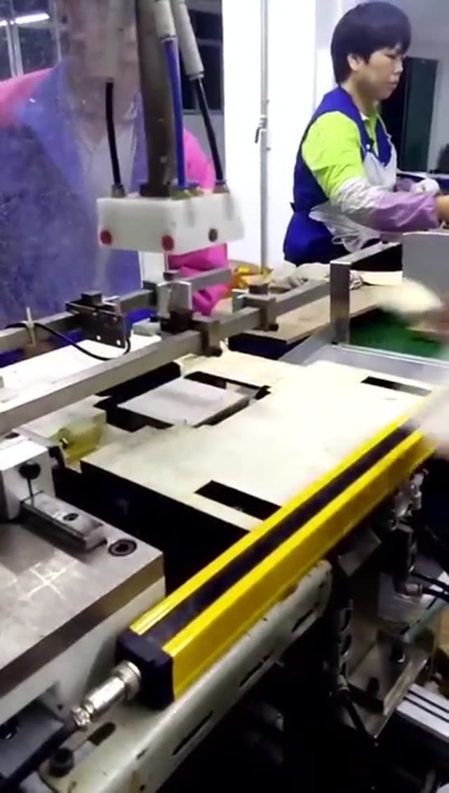 纸盒包装机搭配 DQC 系列安全光幕应用场景 视频封面